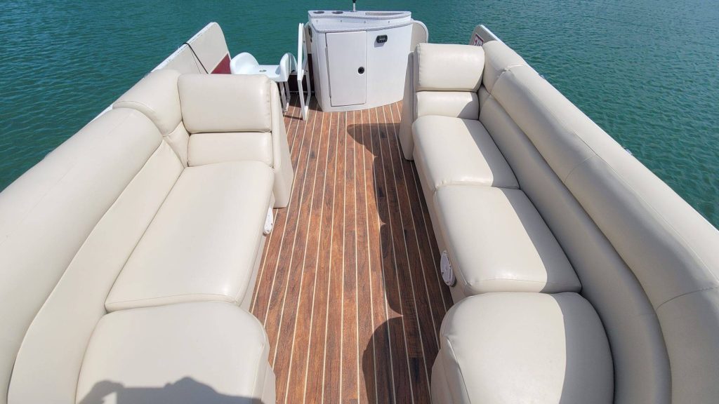 17 passenger 30ft Vesper tritoon with slide on Lake Travis